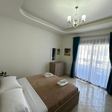 Trea Accomodations - Port Side Vlorë Buitenkant foto
