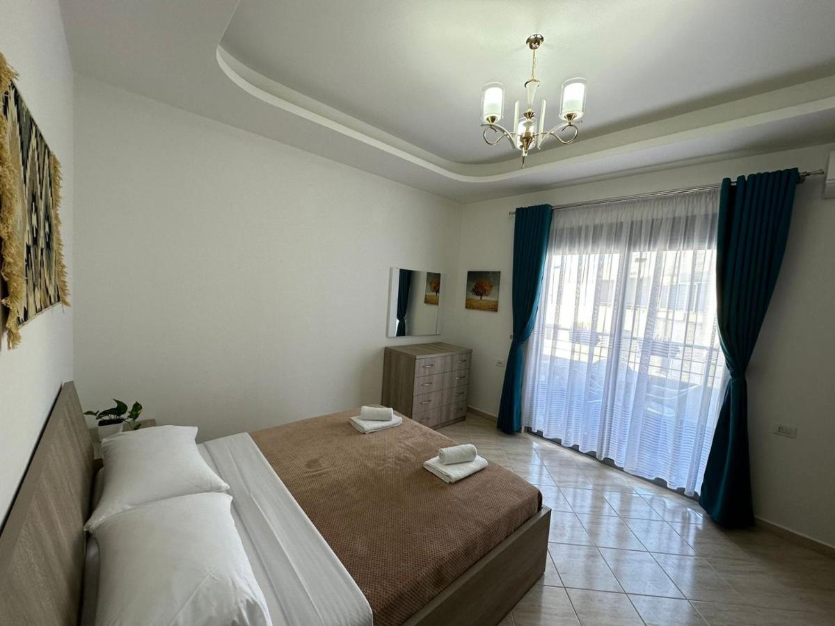 Trea Accomodations - Port Side Vlorë Buitenkant foto