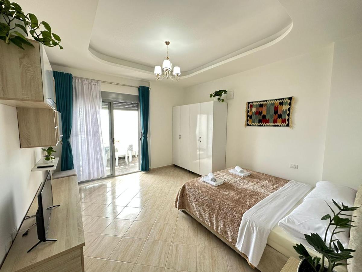 Trea Accomodations - Port Side Vlorë Buitenkant foto